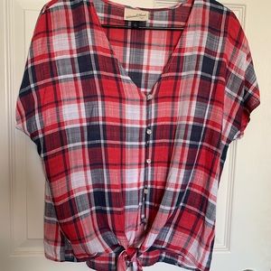 Shortsleeved plaid top